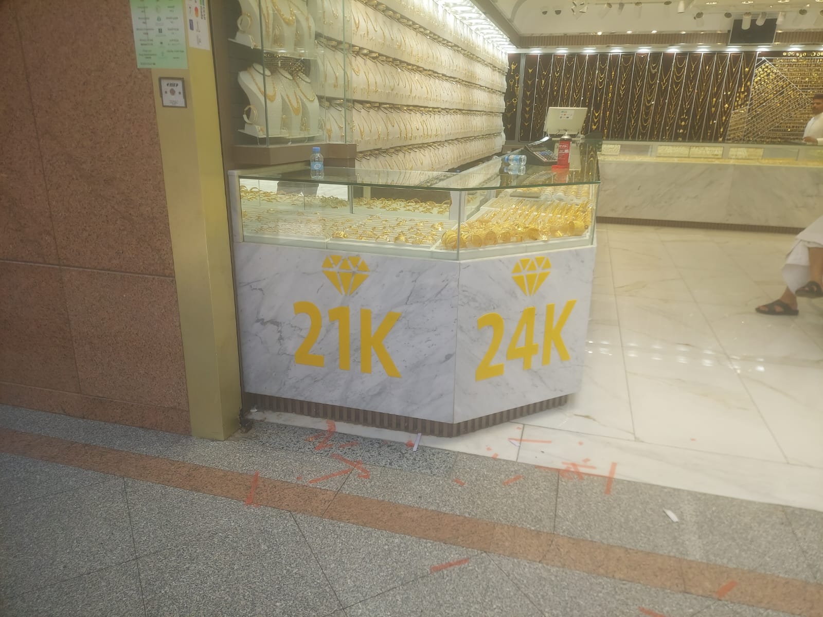 استيكرات وتغليف واجهات معارض الذهب - 21K و 24K